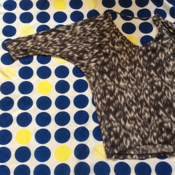 3/$12 Express top size small. - Picture 3 of 4